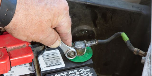 car battery sparks when connecting charger