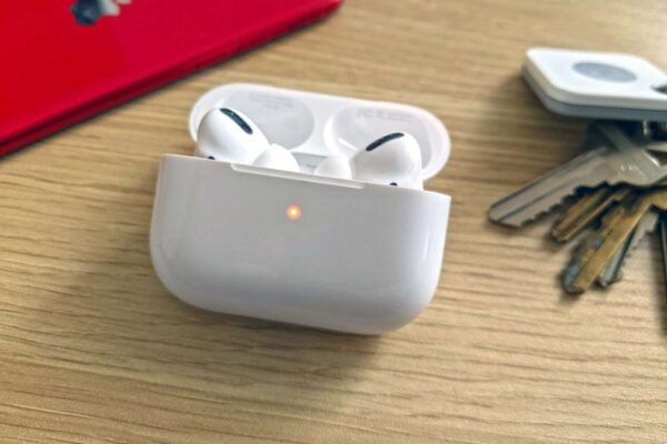 why is my airpod case blinking red while charging