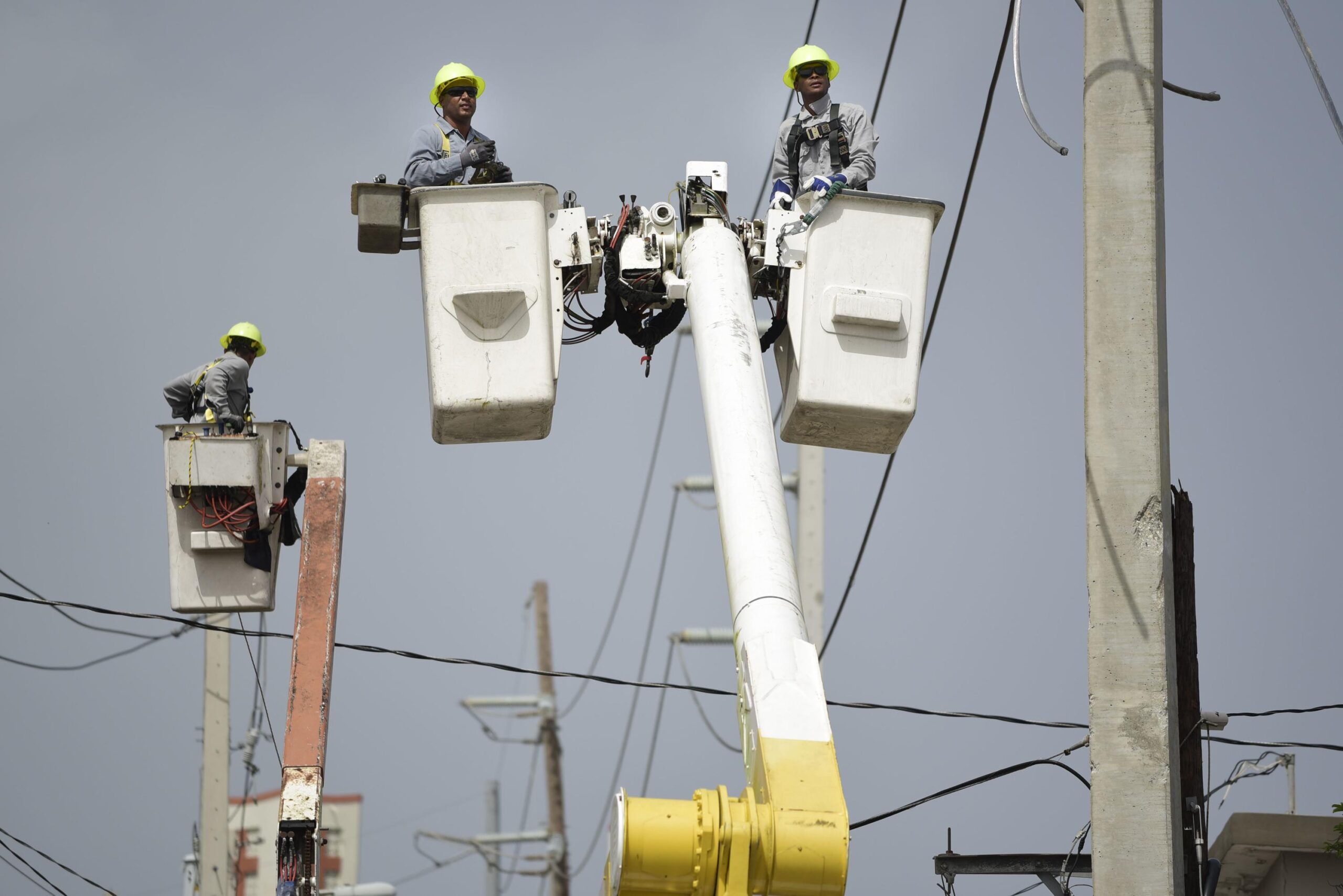 Puerto Rico to Privatize Power Generation Amid Outages