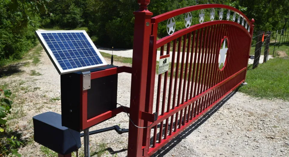 8 Best Solar Gate Openers 2023: Reviews & Buying Guide