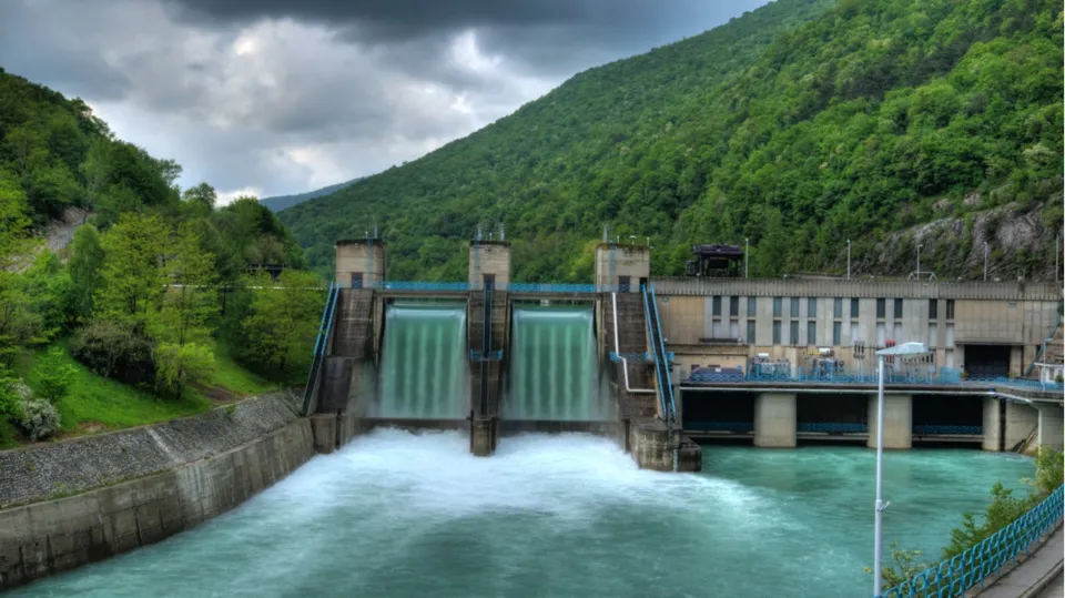 How Do Hydroelectric Power Plants Work?