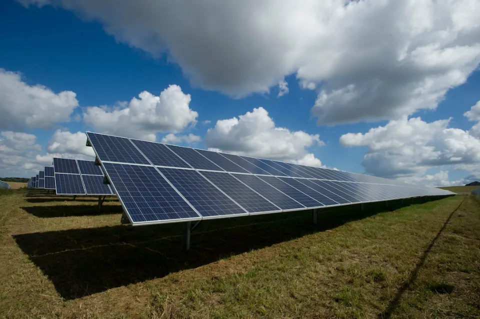 How Do Solar Power Plants Work? What You Need To Know