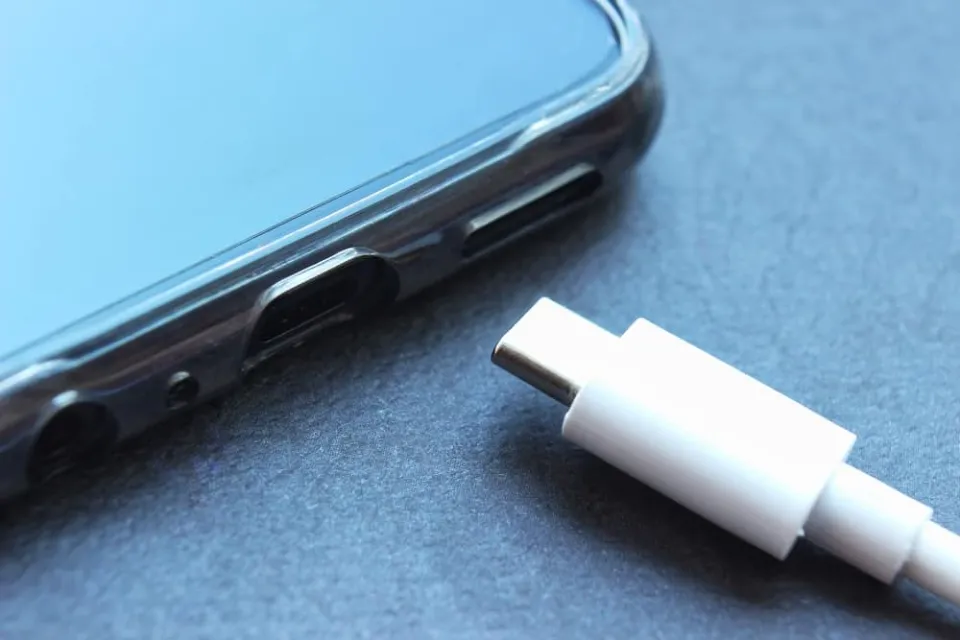 6 Methods To Get The Rice Out Of The Charging Port