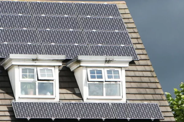 How Many Solar Batteries Are Needed to Power a House?